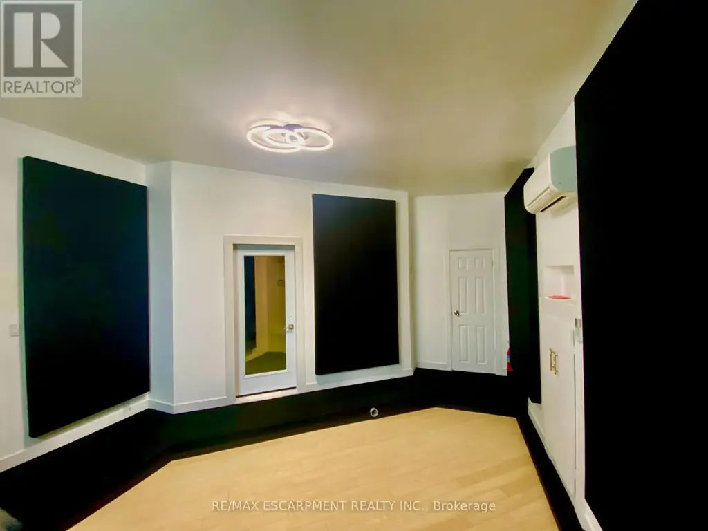 33 Villers Street, Toronto (South Riverdale)